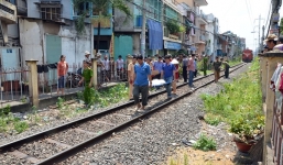 Lao vào đoàn tàu đang chạy, người đàn ông bị cán tử vong